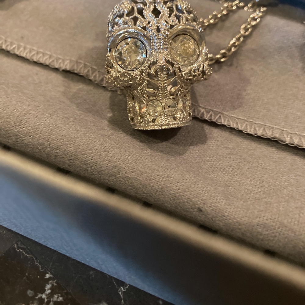 Alexander McQueen Crystal Scull Pendant Necklace. - Picture 13 of 13